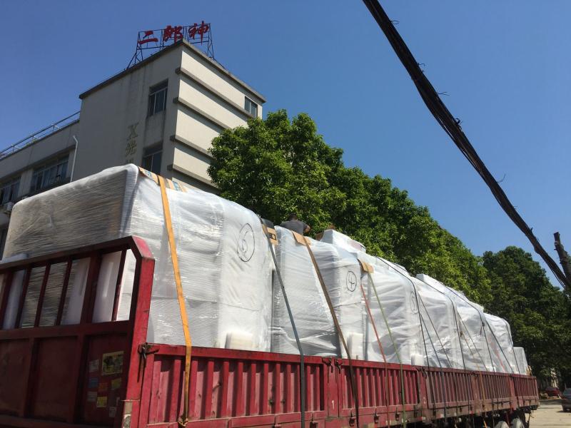 如何正确的（de）选择（zé）安检机厂家呢?二郎神为如期准时服务（wù）客户，如火如荼赶货出货中......